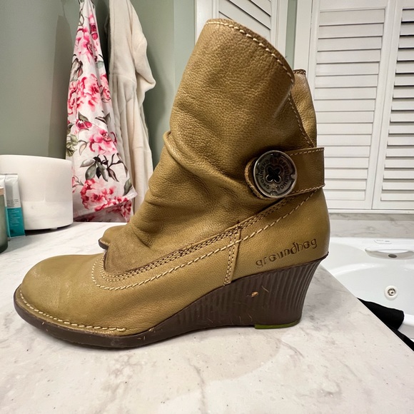Fall Leather boots ladies size 7. Pea green. By Grasshopper. - Picture 6 of 8